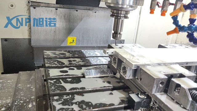 榴莲APP官网下载1.0.3用CNC精密機床加工好處.jpg