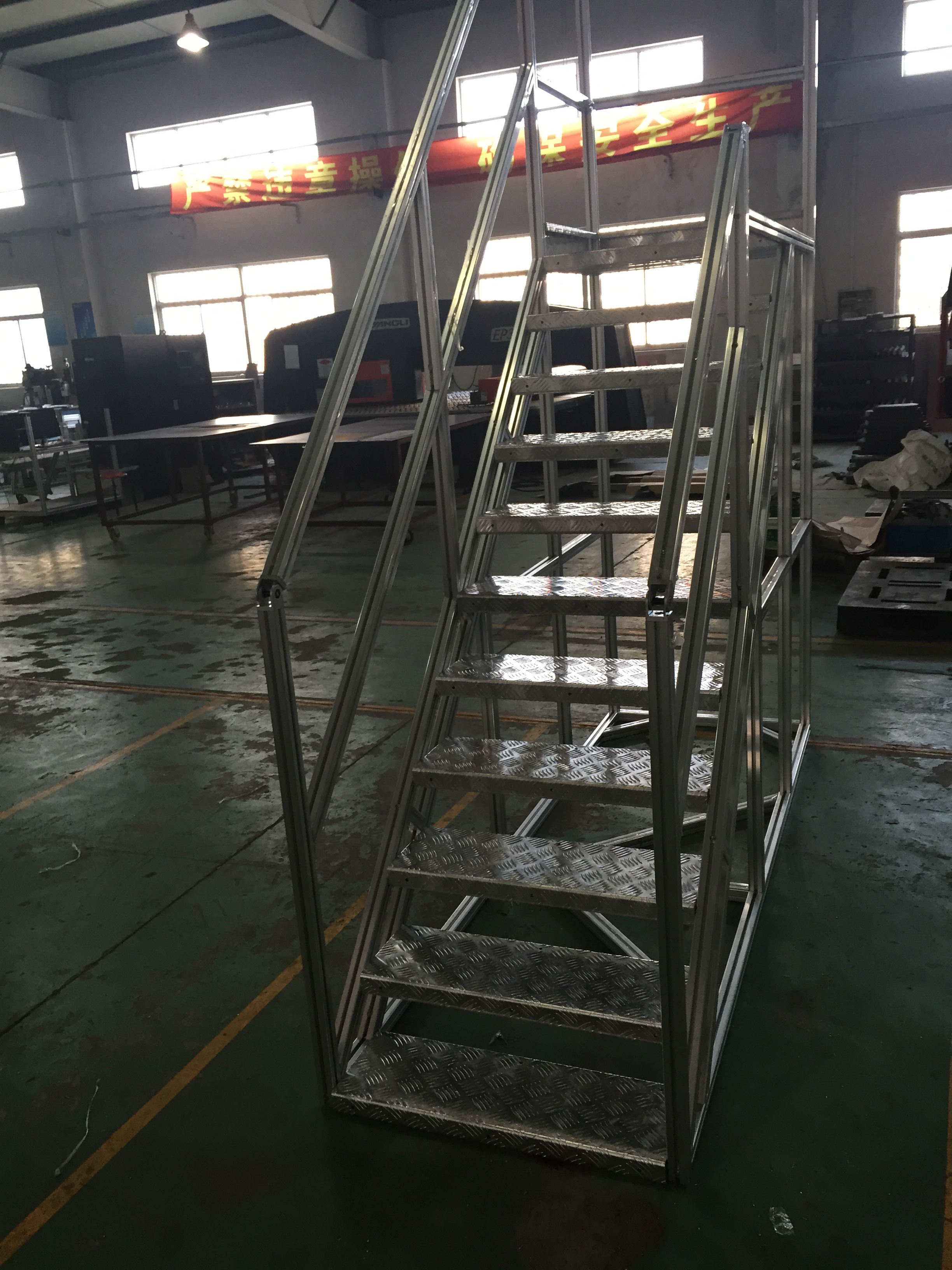 榴莲APP官网下载1.0.3移動走台